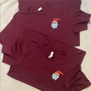 2 Maroon Santa Graphic T-Shirt M